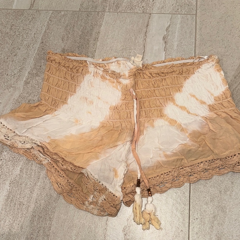 ❤️❤️Surf Gypsy size M shorts- accepting all offers!!❤️❤️